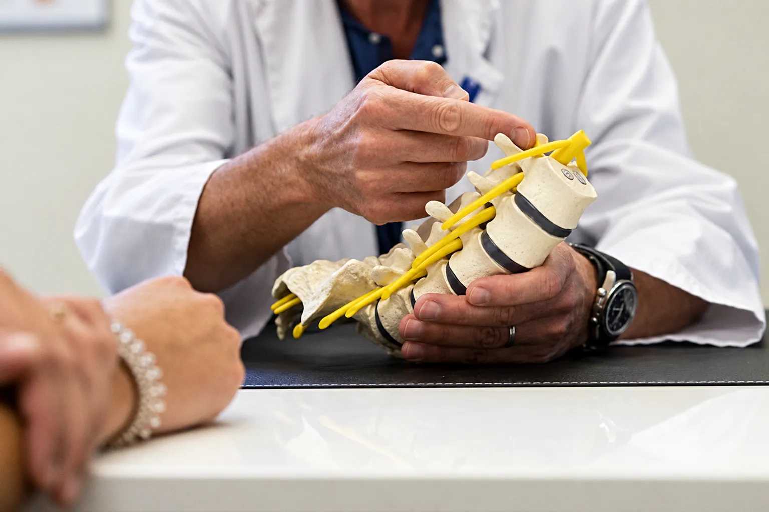 Iliosakralgelenk-Schmerzen: Ursachen und physiotherapeutische Wege
